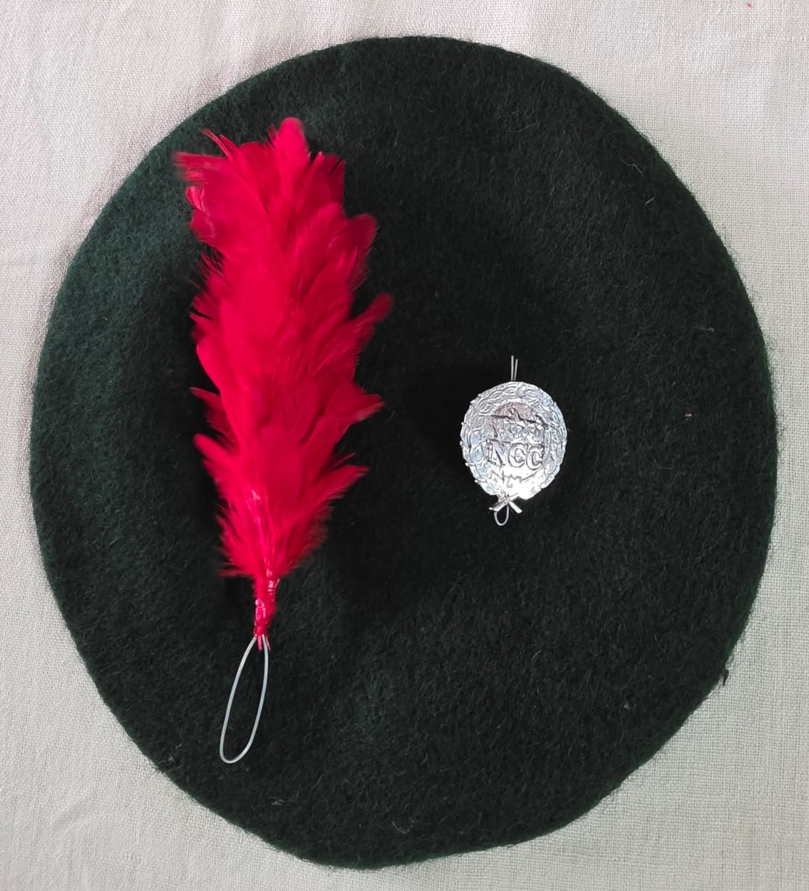 Beret with hackle and badge